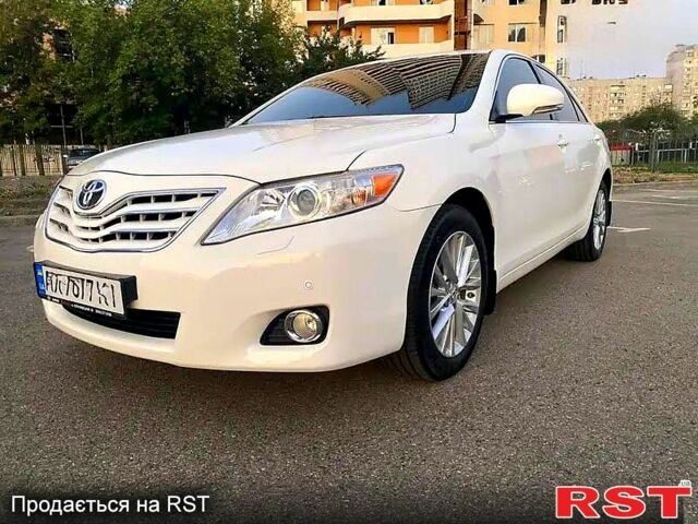 Білий Тойота Камрі, об'ємом двигуна 2.4 л та пробігом 140 тис. км за 13999 $, фото 1 на Automoto.ua