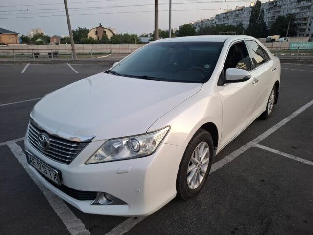 Тойота Камри 2011 в Купянске на Automoto.ua Белый Тойота Камри, объемом двигателя 2.5 л и пробегом 255 тыс. км за 12000 $, фото 1 на Automoto.ua