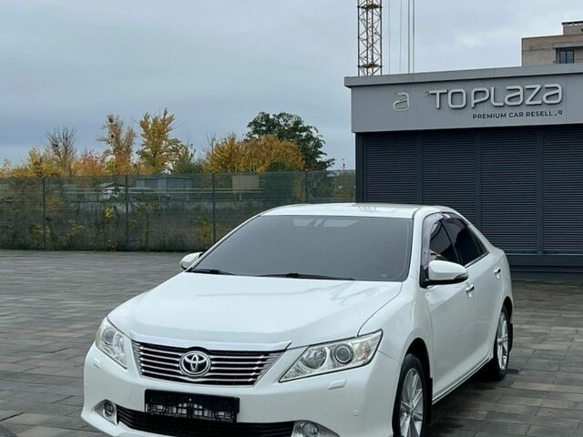 Білий Тойота Камрі, об'ємом двигуна 3.5 л та пробігом 238 тис. км за 13999 $, фото 1 на Automoto.ua