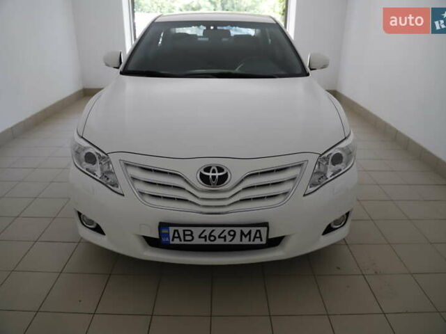 Белый Тойота Камри, объемом двигателя 2.36 л и пробегом 18 тыс. км за 17500 $, фото 1 на Automoto.ua