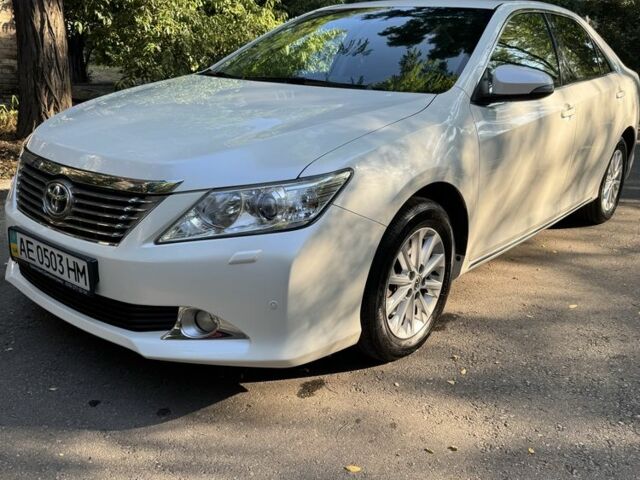 Белый Тойота Камри, объемом двигателя 2.5 л и пробегом 117 тыс. км за 15499 $, фото 1 на Automoto.ua