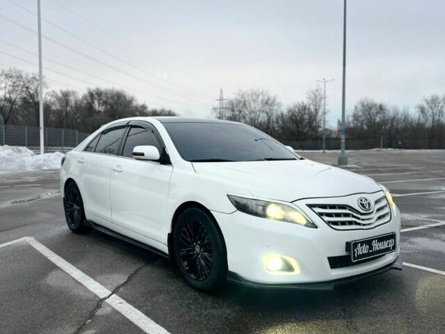 Білий Тойота Камрі, об'ємом двигуна 0 л та пробігом 210 тис. км за 8200 $, фото 1 на Automoto.ua