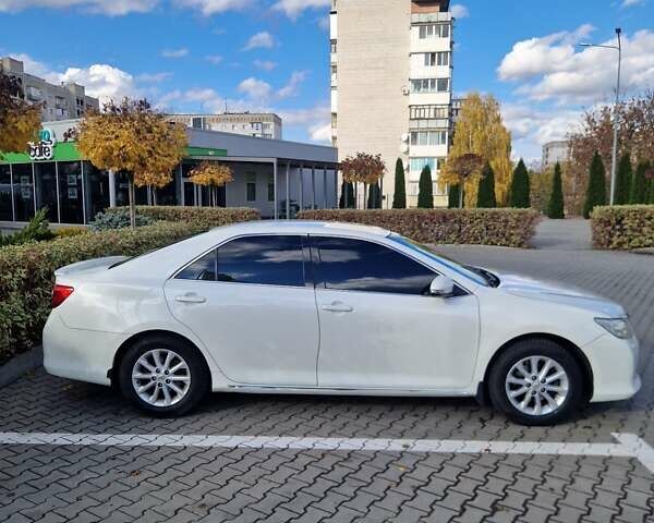 Тойота Камри 2011 в Житомире на Automoto.ua Белый Тойота Камри, объемом двигателя 2.4 л и пробегом 285 тыс. км за 13500 $, фото 1 на Automoto.ua