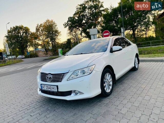 Белый Тойота Камри, объемом двигателя 2.49 л и пробегом 275 тыс. км за 11500 $, фото 1 на Automoto.ua