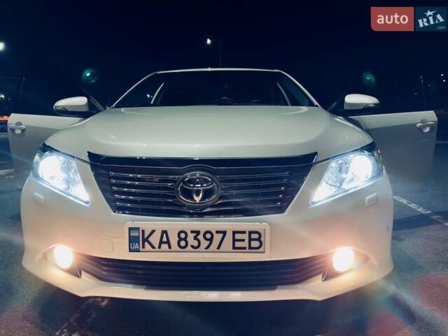 Білий Тойота Камрі, об'ємом двигуна 2.5 л та пробігом 223 тис. км за 11499 $, фото 1 на Automoto.ua