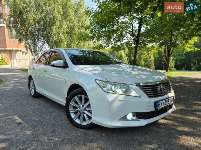 Білий Тойота Камрі, об'ємом двигуна 3.5 л та пробігом 235 тис. км за 13999 $, фото 1 на Automoto.ua