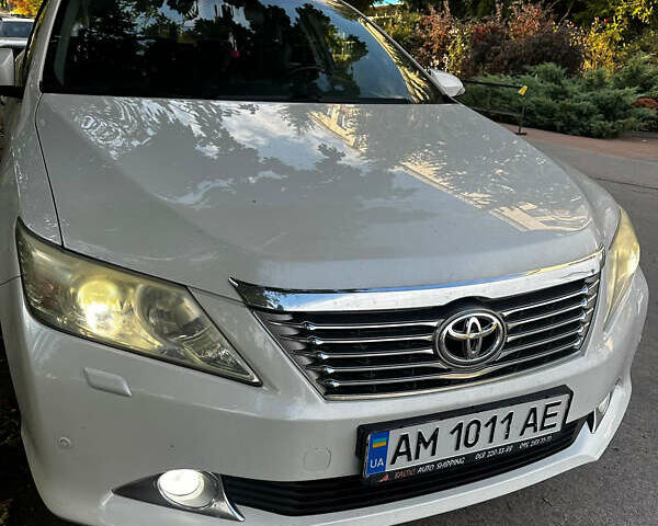Білий Тойота Камрі, об'ємом двигуна 2.49 л та пробігом 204 тис. км за 13400 $, фото 1 на Automoto.ua