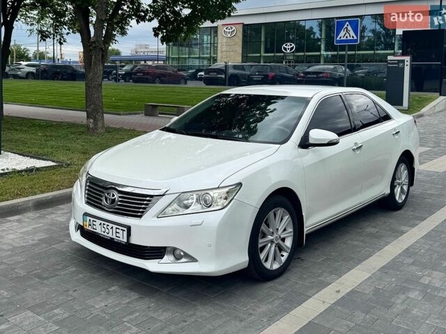 Білий Тойота Камрі, об'ємом двигуна 2.5 л та пробігом 267 тис. км за 11200 $, фото 1 на Automoto.ua
