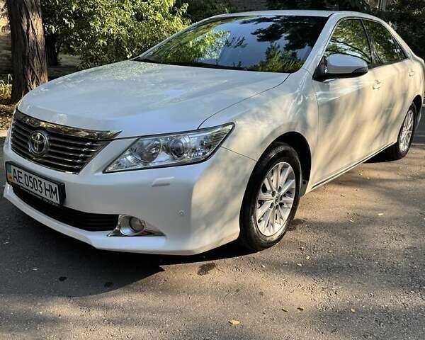 Белый Тойота Камри, объемом двигателя 2.5 л и пробегом 117 тыс. км за 15499 $, фото 1 на Automoto.ua