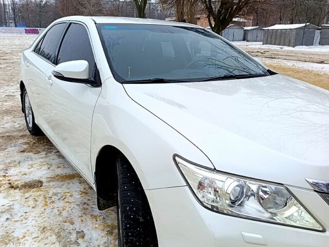 Белый Тойота Камри, объемом двигателя 2.5 л и пробегом 123 тыс. км за 15500 $, фото 1 на Automoto.ua