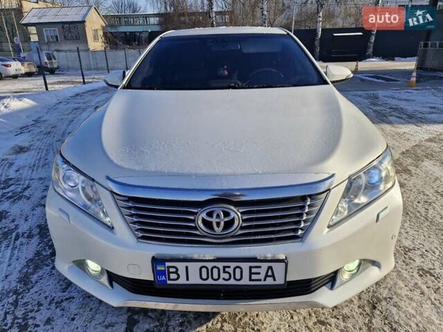 Білий Тойота Камрі, об'ємом двигуна 2.5 л та пробігом 230 тис. км за 11900 $, фото 1 на Automoto.ua