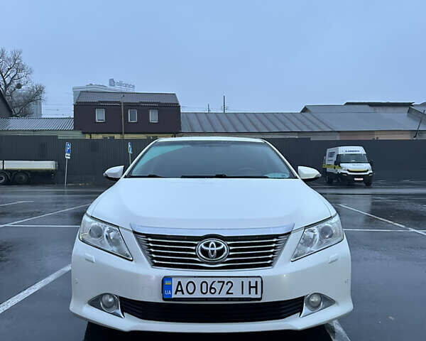 Белый Тойота Камри, объемом двигателя 2.49 л и пробегом 251 тыс. км за 13399 $, фото 1 на Automoto.ua