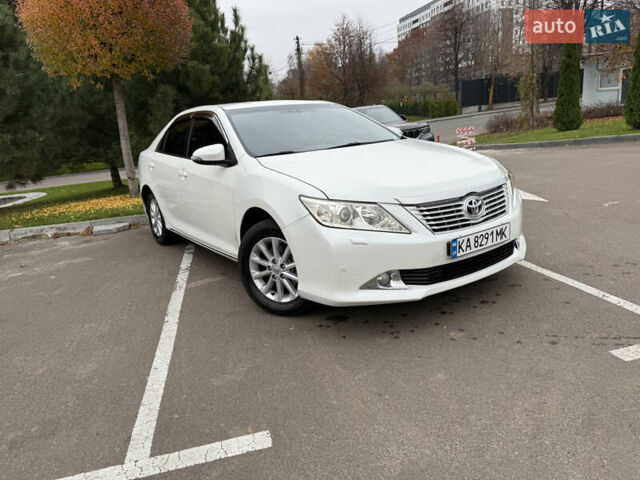 Белый Тойота Камри, объемом двигателя 2.49 л и пробегом 218 тыс. км за 12300 $, фото 1 на Automoto.ua