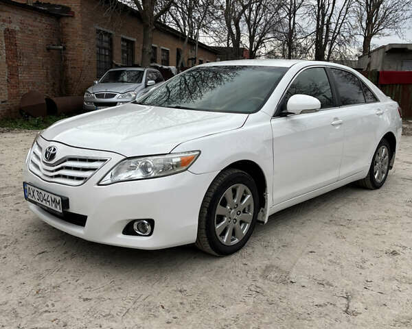 Білий Тойота Камрі, об'ємом двигуна 2.36 л та пробігом 264 тис. км за 7500 $, фото 1 на Automoto.ua