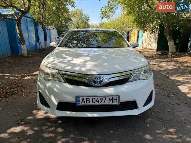Белый Тойота Камри, объемом двигателя 2.5 л и пробегом 310 тыс. км за 12200 $, фото 1 на Automoto.ua