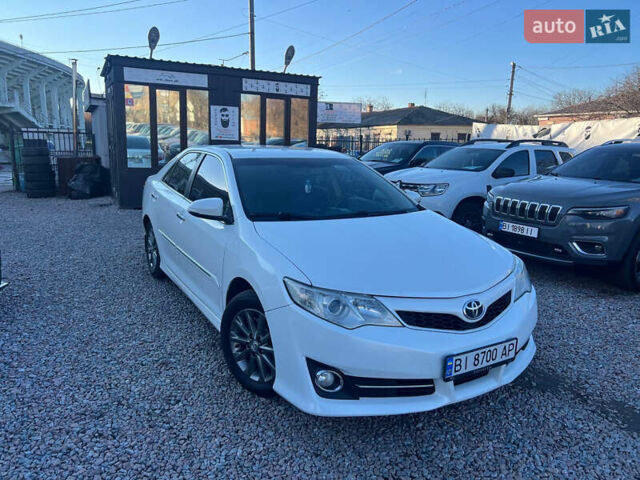 Белый Тойота Камри, объемом двигателя 2.5 л и пробегом 170 тыс. км за 11200 $, фото 1 на Automoto.ua