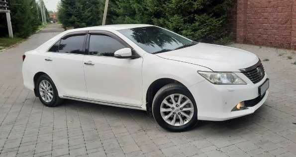 Белый Тойота Камри, объемом двигателя 2.5 л и пробегом 114 тыс. км за 6300 $, фото 1 на Automoto.ua