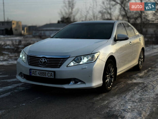 Белый Тойота Камри, объемом двигателя 2.5 л и пробегом 265 тыс. км за 12400 $, фото 1 на Automoto.ua