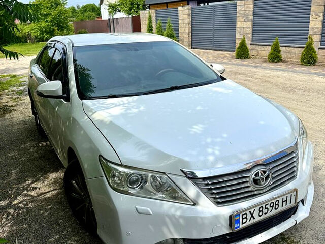 Белый Тойота Камри, объемом двигателя 2.5 л и пробегом 297 тыс. км за 12200 $, фото 1 на Automoto.ua