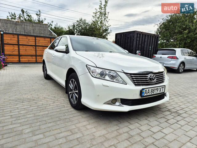 Белый Тойота Камри, объемом двигателя 2.49 л и пробегом 192 тыс. км за 13500 $, фото 1 на Automoto.ua