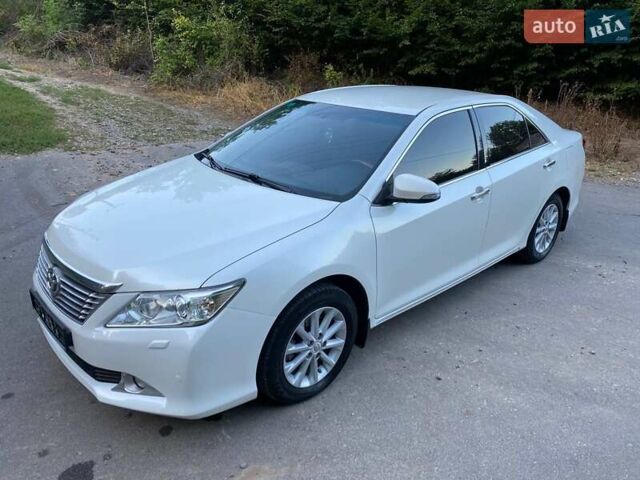 Белый Тойота Камри, объемом двигателя 2.5 л и пробегом 147 тыс. км за 15300 $, фото 1 на Automoto.ua
