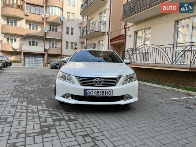 Білий Тойота Камрі, об'ємом двигуна 2.5 л та пробігом 141 тис. км за 12500 $, фото 1 на Automoto.ua