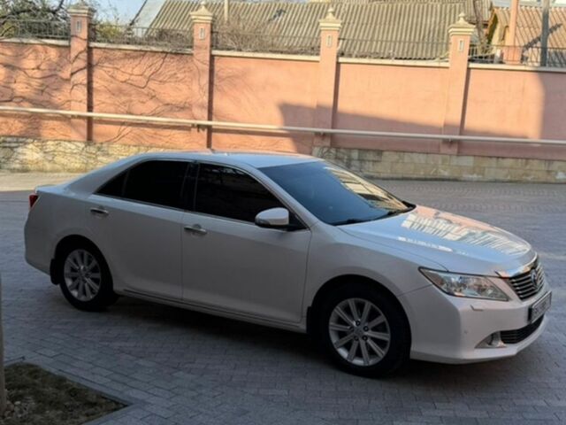 Белый Тойота Камри, объемом двигателя 3.46 л и пробегом 245 тыс. км за 13500 $, фото 1 на Automoto.ua