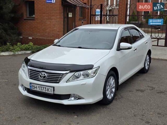 Белый Тойота Камри, объемом двигателя 2.49 л и пробегом 158 тыс. км за 13999 $, фото 1 на Automoto.ua