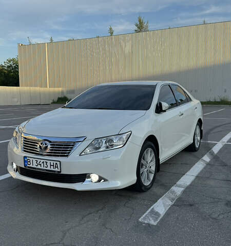 Белый Тойота Камри, объемом двигателя 2.5 л и пробегом 220 тыс. км за 14000 $, фото 1 на Automoto.ua