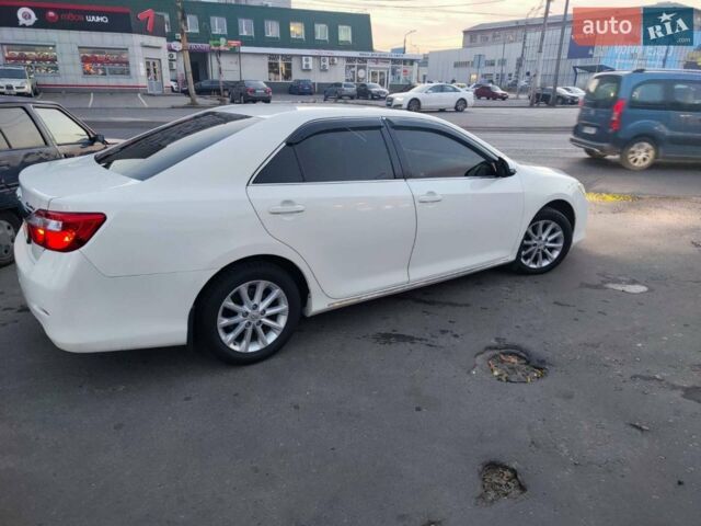 Белый Тойота Камри, объемом двигателя 2.49 л и пробегом 171 тыс. км за 17400 $, фото 1 на Automoto.ua