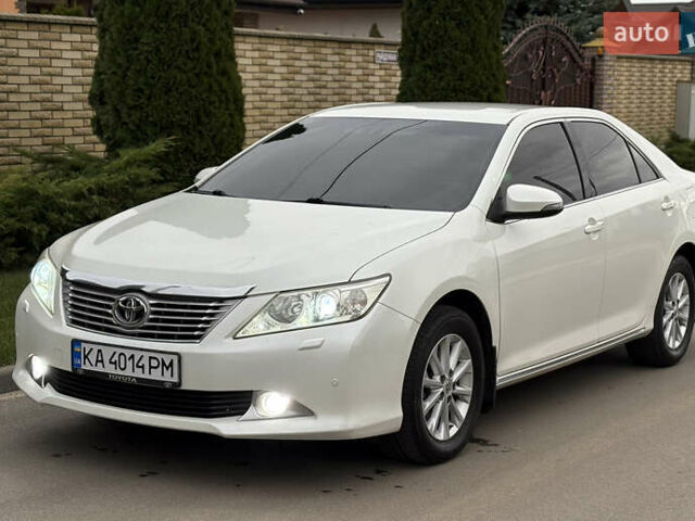 Білий Тойота Камрі, об'ємом двигуна 2.49 л та пробігом 236 тис. км за 12500 $, фото 1 на Automoto.ua