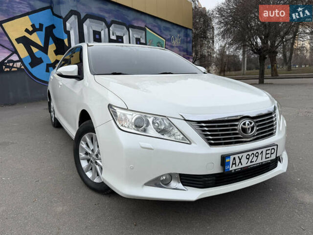 Белый Тойота Камри, объемом двигателя 2.5 л и пробегом 233 тыс. км за 14500 $, фото 1 на Automoto.ua