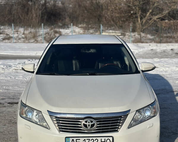 Білий Тойота Камрі, об'ємом двигуна 2.5 л та пробігом 190 тис. км за 13999 $, фото 1 на Automoto.ua