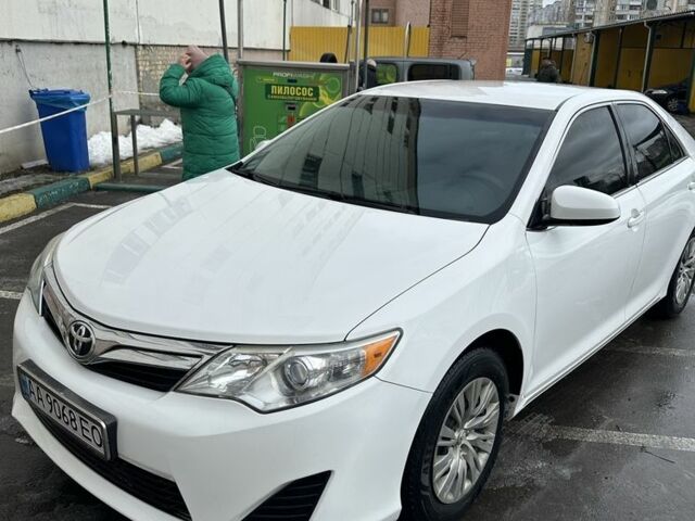 Білий Тойота Камрі, об'ємом двигуна 2.5 л та пробігом 80 тис. км за 12000 $, фото 1 на Automoto.ua