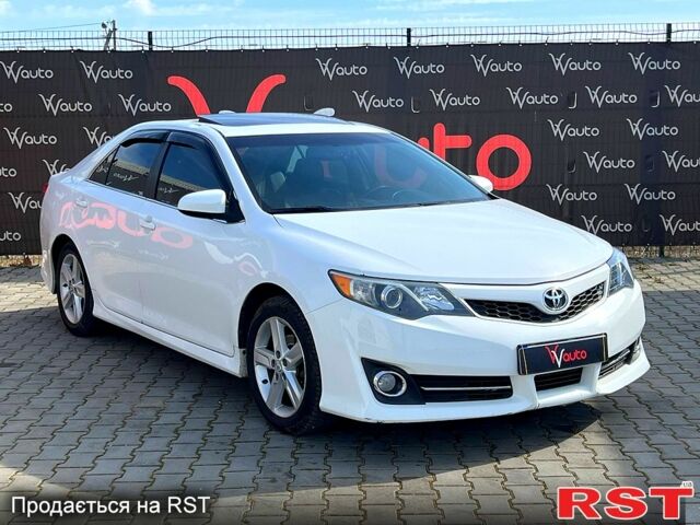 Белый Тойота Камри, объемом двигателя 2.5 л и пробегом 115 тыс. км за 9999 $, фото 1 на Automoto.ua