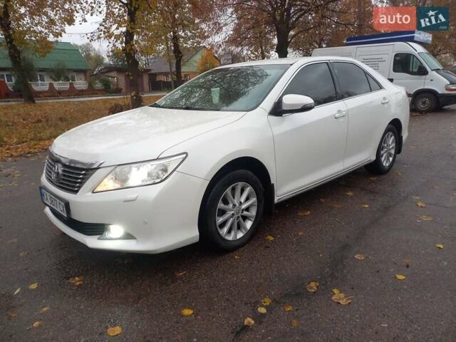 Білий Тойота Камрі, об'ємом двигуна 2.5 л та пробігом 280 тис. км за 12000 $, фото 1 на Automoto.ua