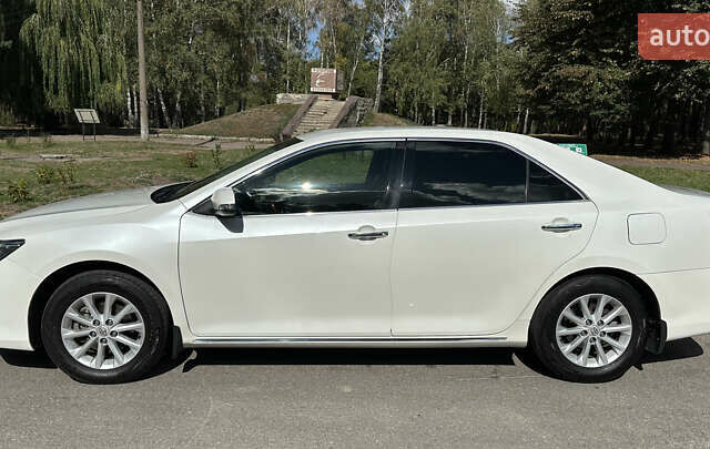 Белый Тойота Камри, объемом двигателя 2.5 л и пробегом 262 тыс. км за 13500 $, фото 1 на Automoto.ua