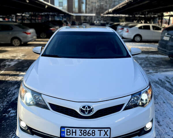Білий Тойота Камрі, об'ємом двигуна 2.5 л та пробігом 270 тис. км за 9700 $, фото 1 на Automoto.ua