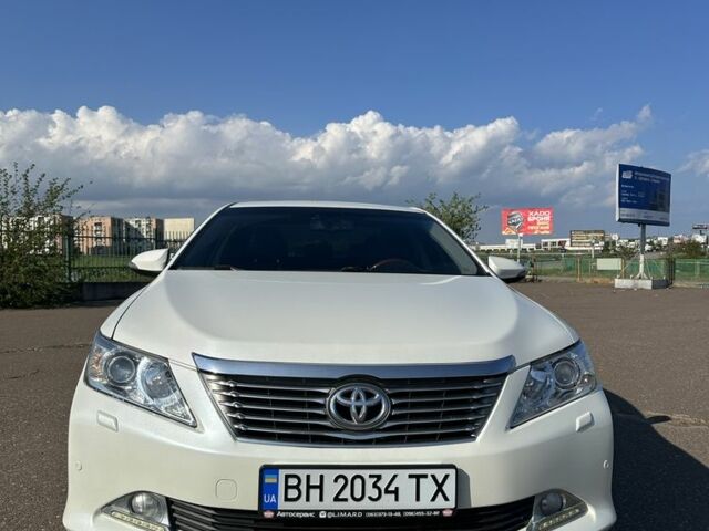 Білий Тойота Камрі, об'ємом двигуна 2.5 л та пробігом 183 тис. км за 14400 $, фото 1 на Automoto.ua