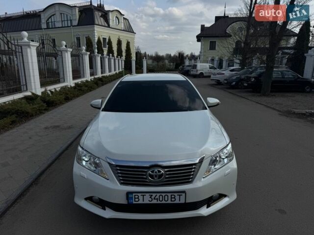 Белый Тойота Камри, объемом двигателя 2.49 л и пробегом 247 тыс. км за 13000 $, фото 1 на Automoto.ua