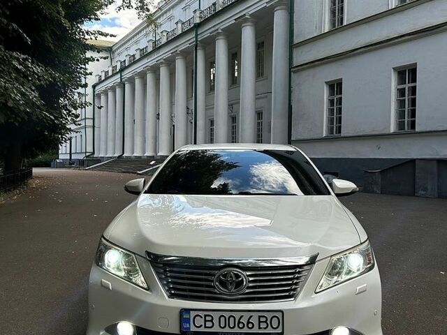 Белый Тойота Камри, объемом двигателя 2.49 л и пробегом 246 тыс. км за 11550 $, фото 1 на Automoto.ua