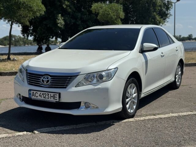 Белый Тойота Камри, объемом двигателя 2.5 л и пробегом 188 тыс. км за 11500 $, фото 1 на Automoto.ua
