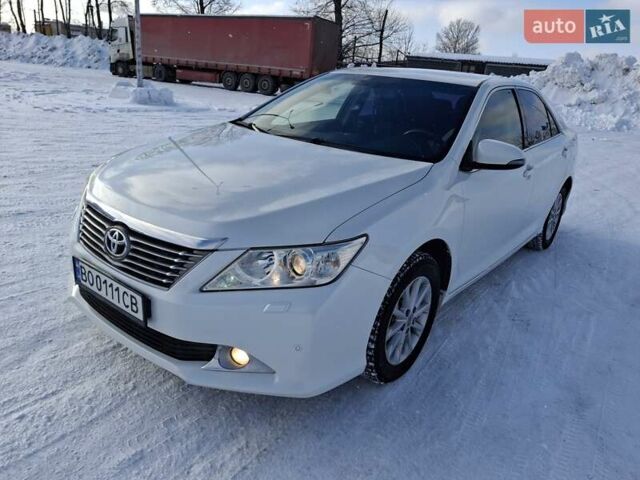Білий Тойота Камрі, об'ємом двигуна 2.5 л та пробігом 167 тис. км за 13700 $, фото 1 на Automoto.ua