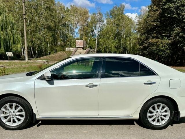 Белый Тойота Камри, объемом двигателя 2.5 л и пробегом 260 тыс. км за 12800 $, фото 1 на Automoto.ua