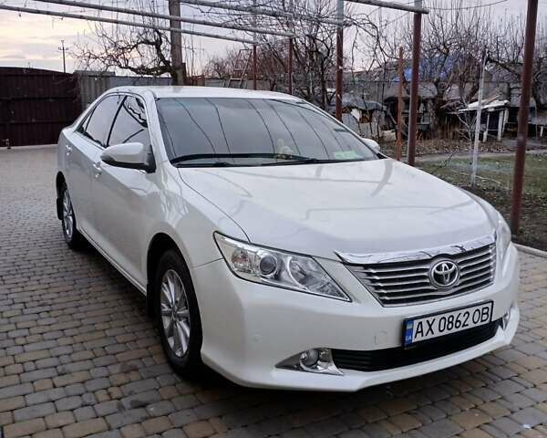 Тойота Камрі 2012 у Харкові на Automoto.ua Білий Тойота Камрі, об'ємом двигуна 2.49 л та пробігом 199 тис. км за 12600 $, фото 1 на Automoto.ua