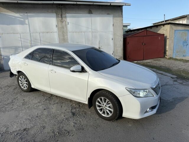 Белый Тойота Камри, объемом двигателя 2.5 л и пробегом 178 тыс. км за 8300 $, фото 1 на Automoto.ua