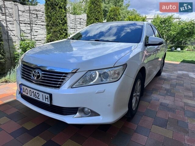 Білий Тойота Камрі, об'ємом двигуна 2.49 л та пробігом 238 тис. км за 11700 $, фото 1 на Automoto.ua