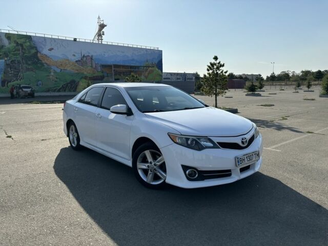 Білий Тойота Камрі, об'ємом двигуна 2.5 л та пробігом 270 тис. км за 10500 $, фото 1 на Automoto.ua