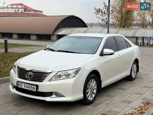 Белый Тойота Камри, объемом двигателя 2.49 л и пробегом 106 тыс. км за 12700 $, фото 1 на Automoto.ua