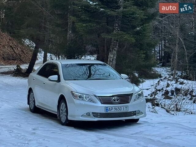 Белый Тойота Камри, объемом двигателя 2.49 л и пробегом 290 тыс. км за 12800 $, фото 1 на Automoto.ua